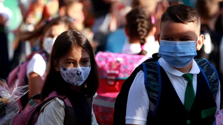 Cifre îngrijorătoare: 70% dintre părinții elevilor de peste 12 ani ar vrea școală în format fizic, dar fără a îi vaccina pe copii