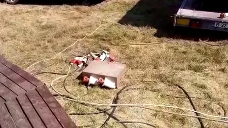 Inconștiență și nepăsare: Instalații electrice improvizate și scaune rupte, descoperite într-un parc de distracții din Brașov