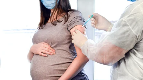 Radu Vlădăreanu, președintele Societății de Obstetrică și Ginecologie, apel către femeile însărcinate: „Nu amânați vaccinarea până după naștere! Ar putea fi prea târziu”