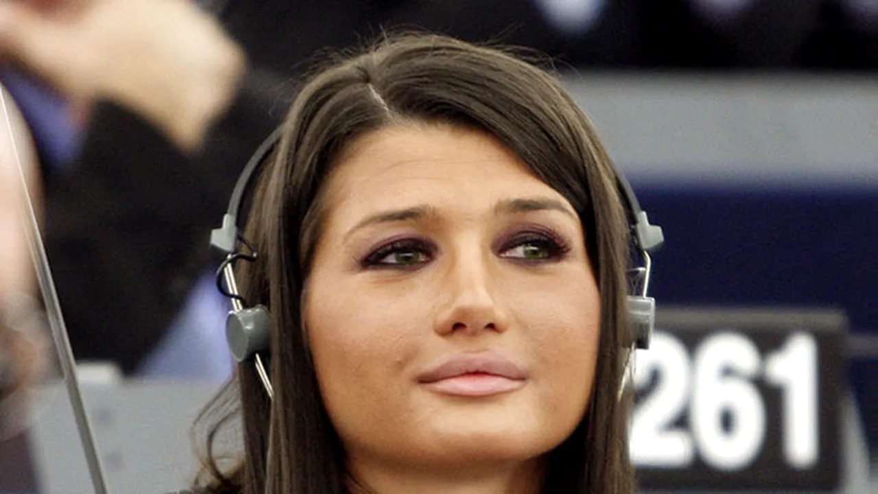 Elena Băsescu a informat-o pe Viviane Reding despre cazul consilierului local Rareș Buglea