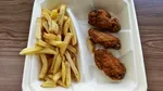 „Am crezut că e greșită nota!” Cât a plătit un turist bucureștean pentru 3 jumătăți de aripioare de pui, într-un restaurant din Căciulata