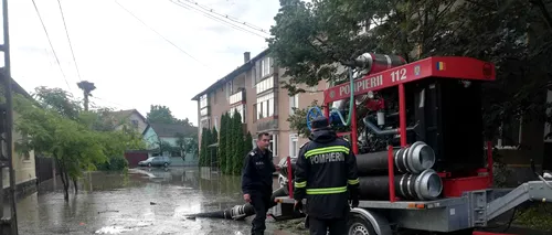 20 de persoane, între care trei copii, evacuate de pompieri după inundații în Bihor