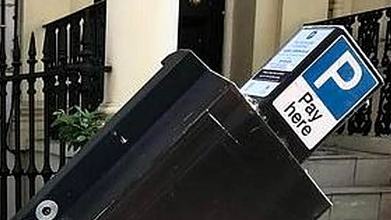 Polițiștii britanici, pe urma hoților care ASPIRĂ bănuții din parcometre. Londra, principala țintă a infractorilor