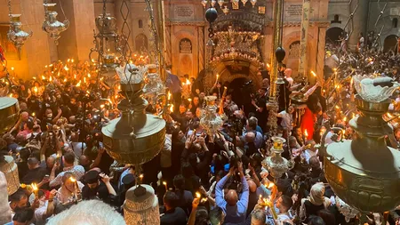 Sfânta Lumină, adusă de la Ierusalim în seara de ÎNVIERE / Cum se produce miracolul și ce măsuri stricte sunt luate
