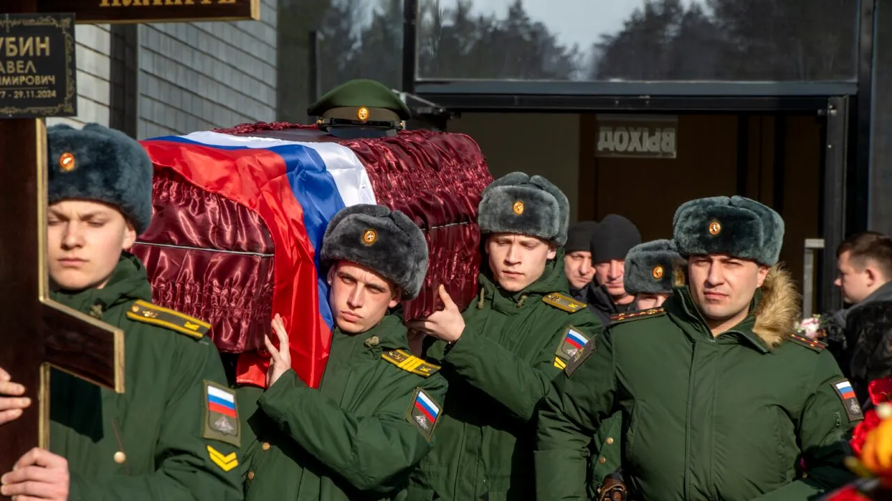 Oficialii ucraineni raportează că Rusia a pierdut aproape 1,3 milioane de soldați din 24 februarie 2022. Câți ar fi pierdut Ucraina