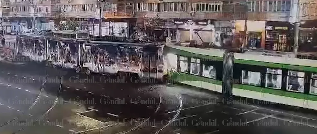 VIDEO | Momentul în care două tramvaie s-au ciocnit frontal în Capitală. Care e cauza probabilă oficială
