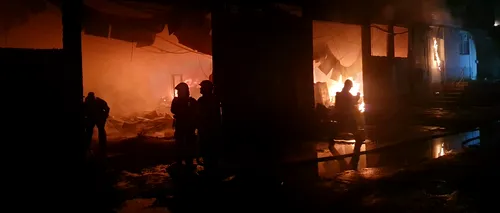 Incendiu la un depozit de mase plastice din București