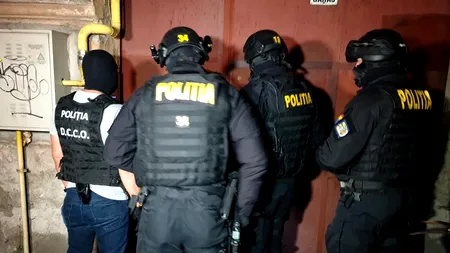 Acțiune în forță împotriva traficanților de migranți după înțelegerea cu Austria pentru Schengen. Zeci de percheziții DIICOT în cinci județe