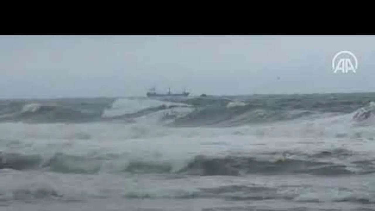 O navă rusească de transport marfă s-a scufundat în Marea Neagră, în largul coastelor provinciei Bartin din Turcia (VIDEO)