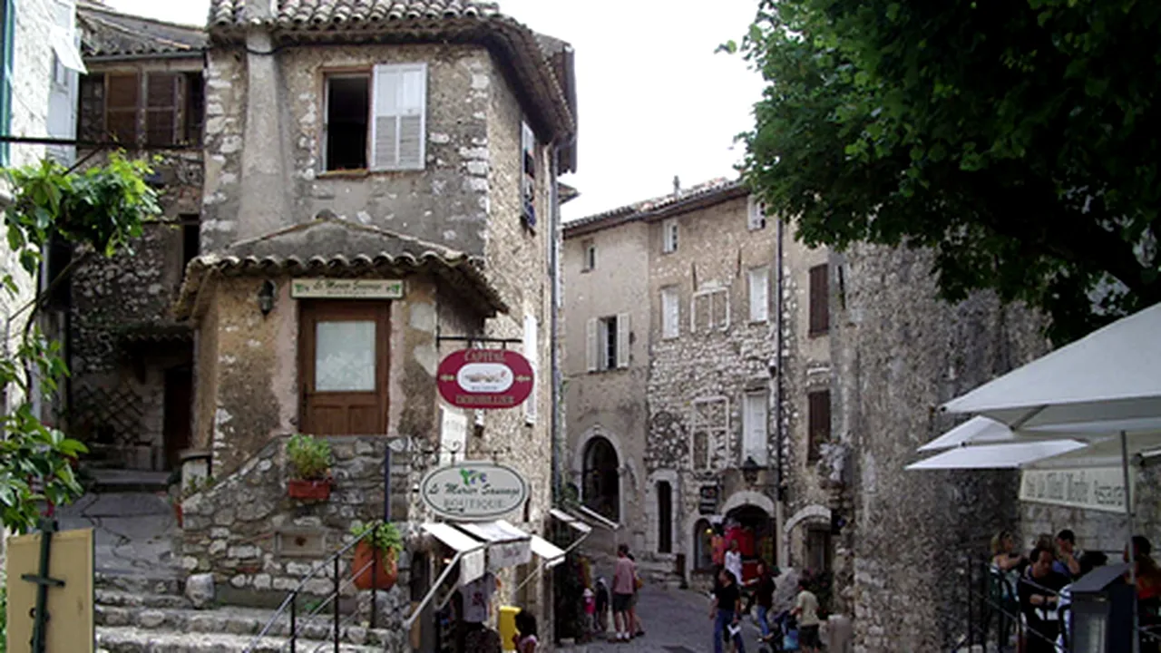 5 motive ca să mergi la Cannes în luna mai