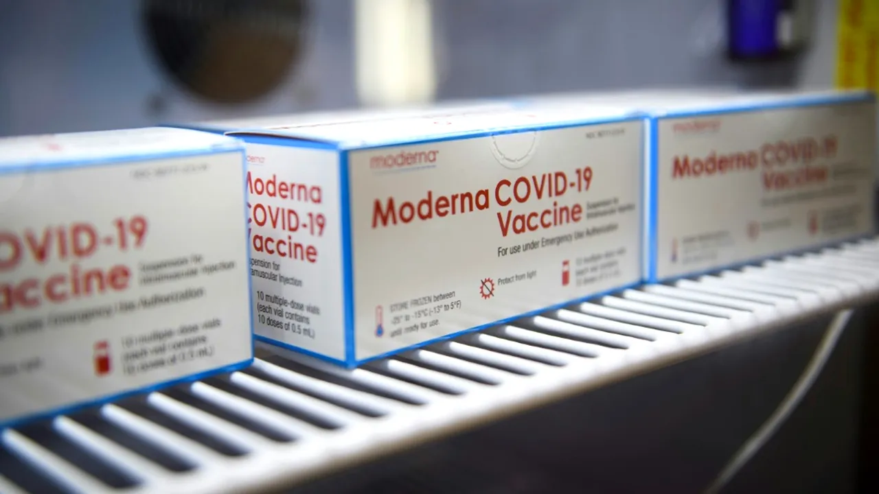 Peste 160.000 de doze de vaccin Moderna ajung vineri în România