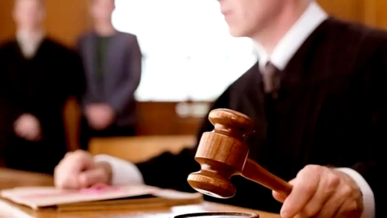 Caz stupefiant într-un liceu din Huedin. Un profesor a fost ARESTAT, pentru că a agresat sexual două eleve. Cum se comporta în timpul orelor