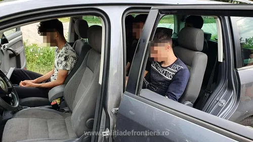 Doi șoferi români, prinși în flagrant când transportau migranți aflați ilegal în țara noastră. Imagini din timpul operațiunii polițiștilor de frontieră (VIDEO)