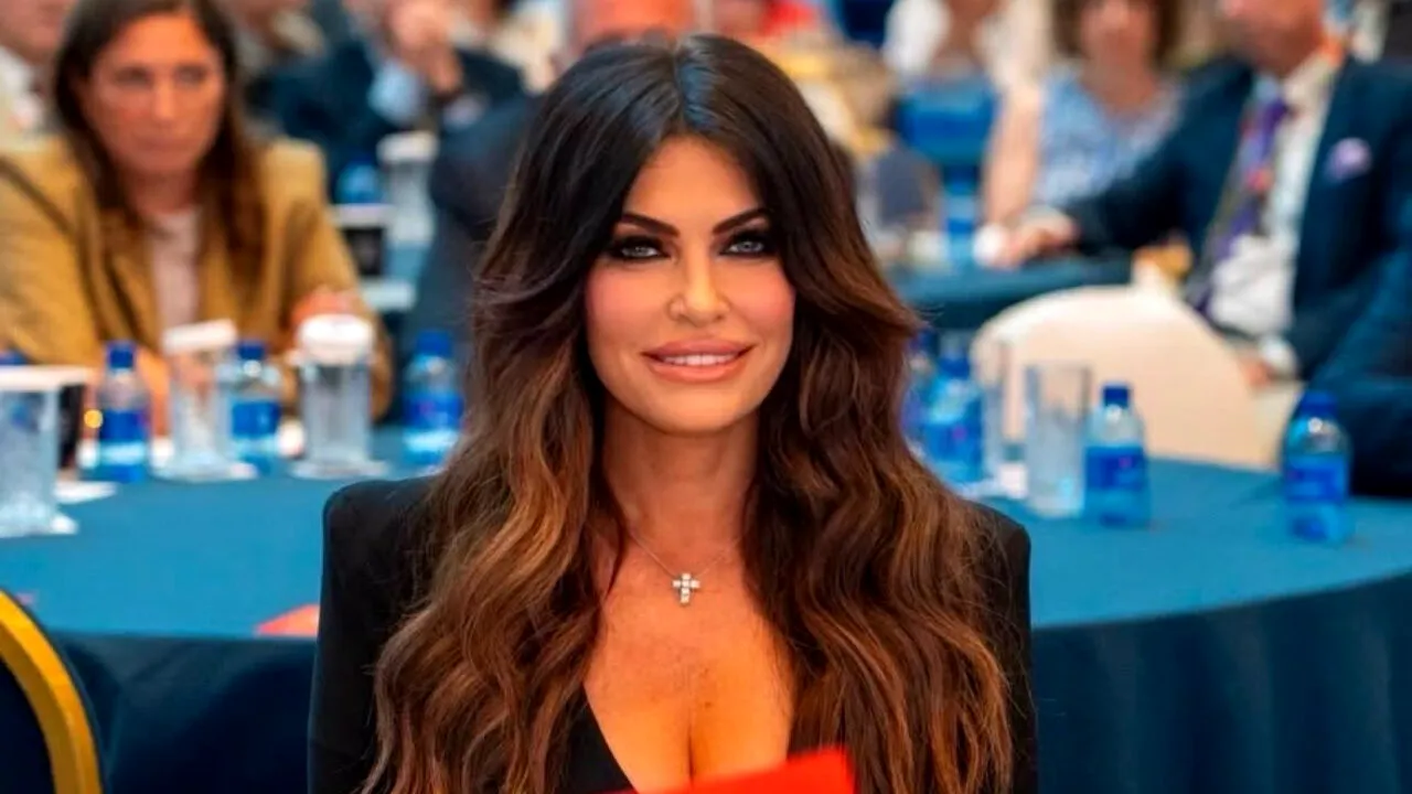 WSJ: Scandalurile se țin lanț de Ambasadoarea SUA în Grecia: Kimberly Guilfoyle i-ar fi cerut 100.000 de dolari unui donator al lui Trump, după ce i-ar fi promis intervenții la FBI, în justiție și la Fiscul SUA: „Toți îmi răspund imediat”