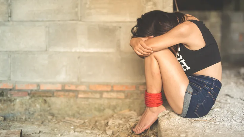 Fată de 15 de ani, obligată să se prostitueze în Gorj de două persoane