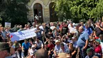 Amenzi de mii de lei în urma protestului fermierilor. Îmbrâncelile între oieri și jandarmi s-au lăsat cu gaze lacrimogene