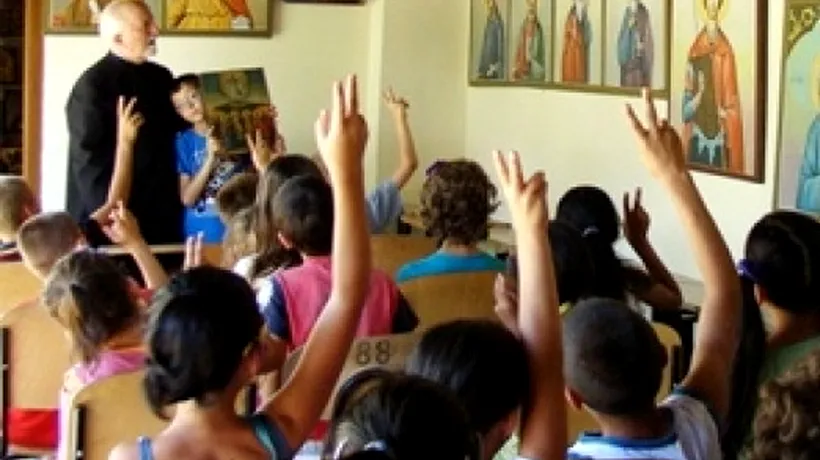 ORA DE RELIGIE, LA TV. Ce le-a pregătit Patriarhia Română elevilor din învăţământul primar, gimnazial şi liceal
