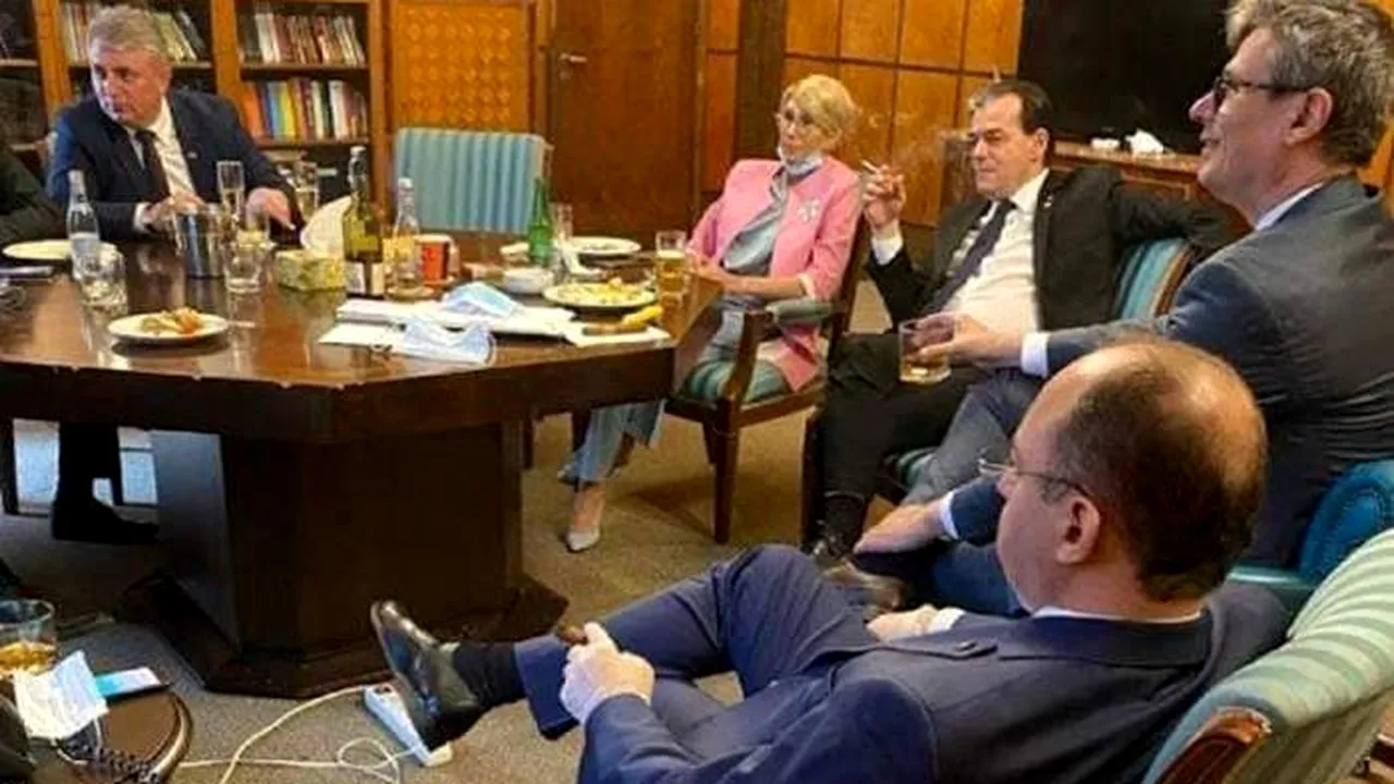 POLITICĂ. Dacian Cioloș, reacție la fotografia cu Orban fumând în birou. „Fă ce spune popa, nu ce face popa”