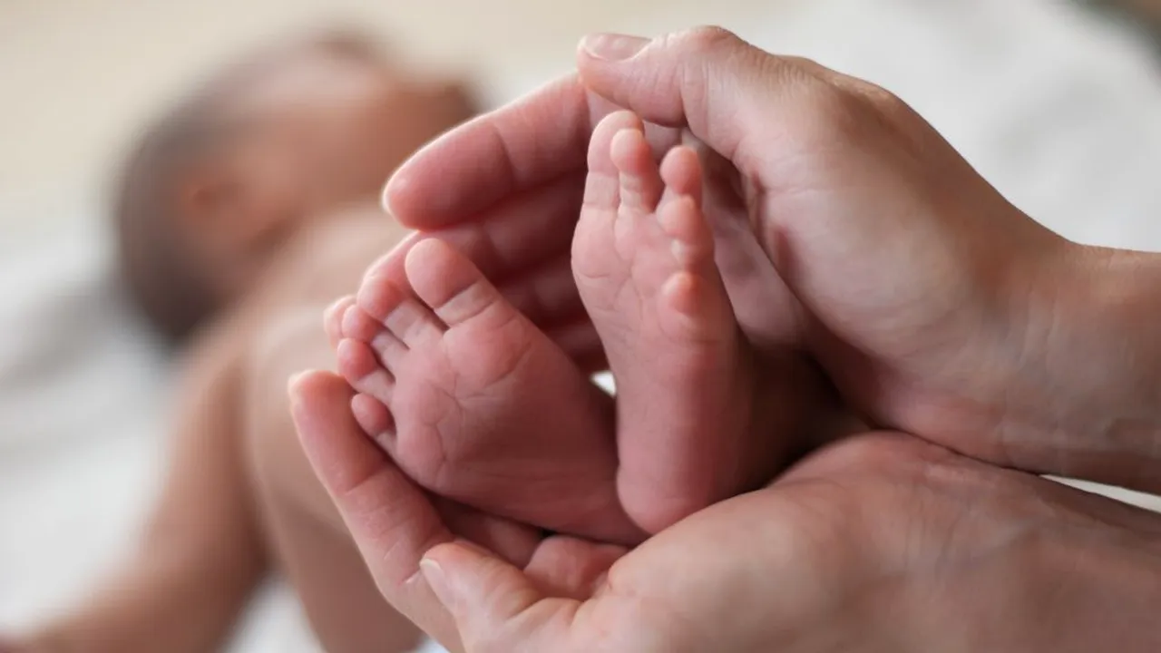 Primul copil român născut în 2021, fiica unei adolescente de doar 15 ani!