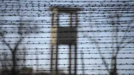 Un deținut a evadat în timp ce lucra în afara penitenciarului, dar a fost prins în scurt timp de polițiști