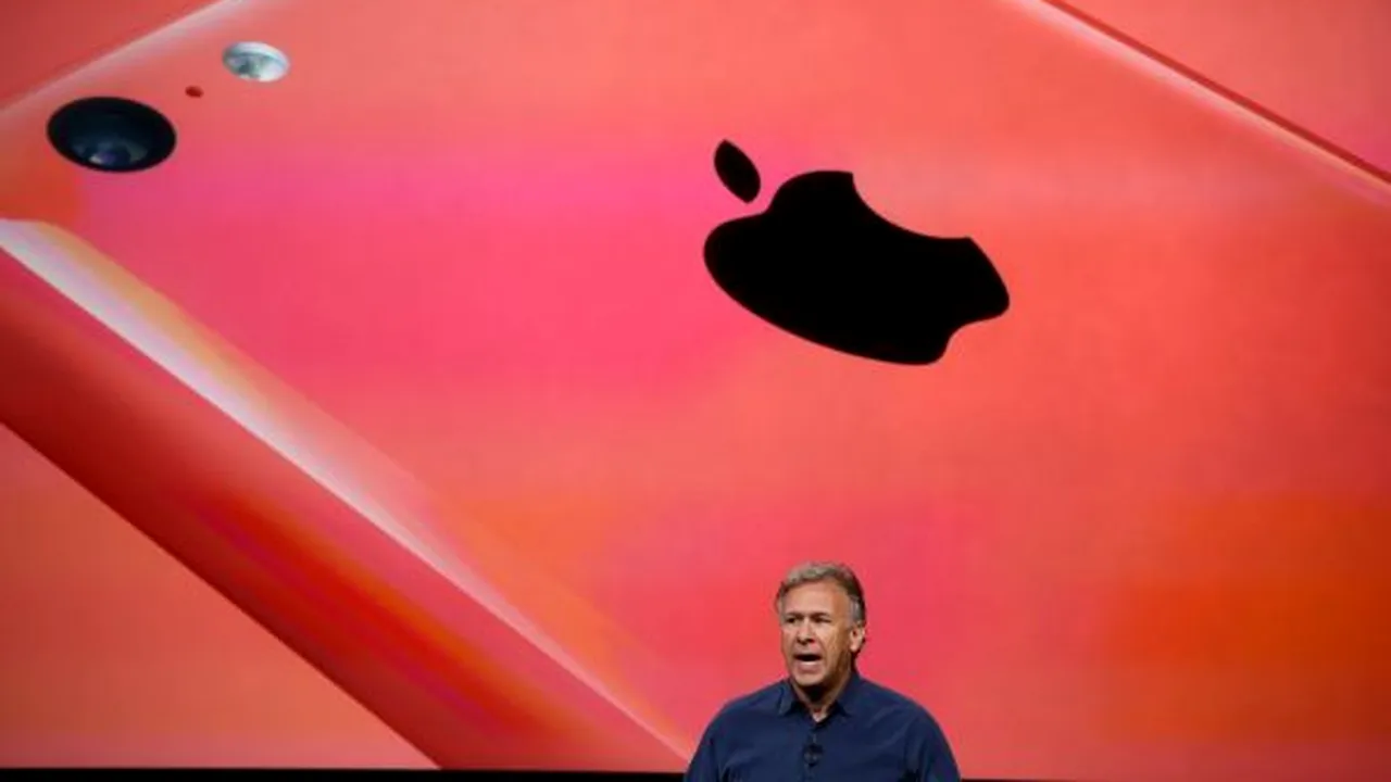 Apple pregătește iPhone-uri de dimensiuni mari, cu ecran curbat
