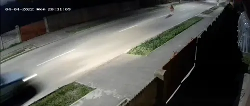 VIDEO | O femeie a fost spulberată de o mașină pe o stradă din localitatea Băilești. Momentul tragediei, surprins de camerele de supraveghere din zonă