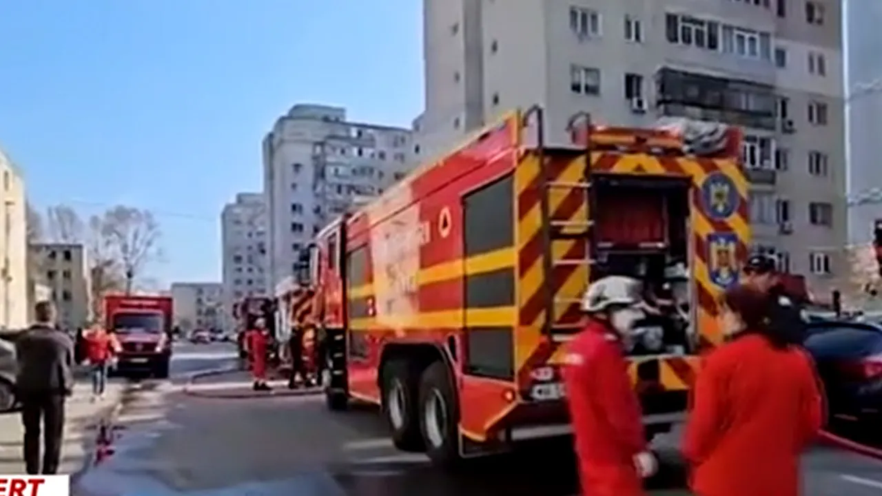 Explozie la un bloc din Bistriţa. Un bărbat de 77 de ani a fost rănit, iar ceilalţi oameni s-au autoevacuat