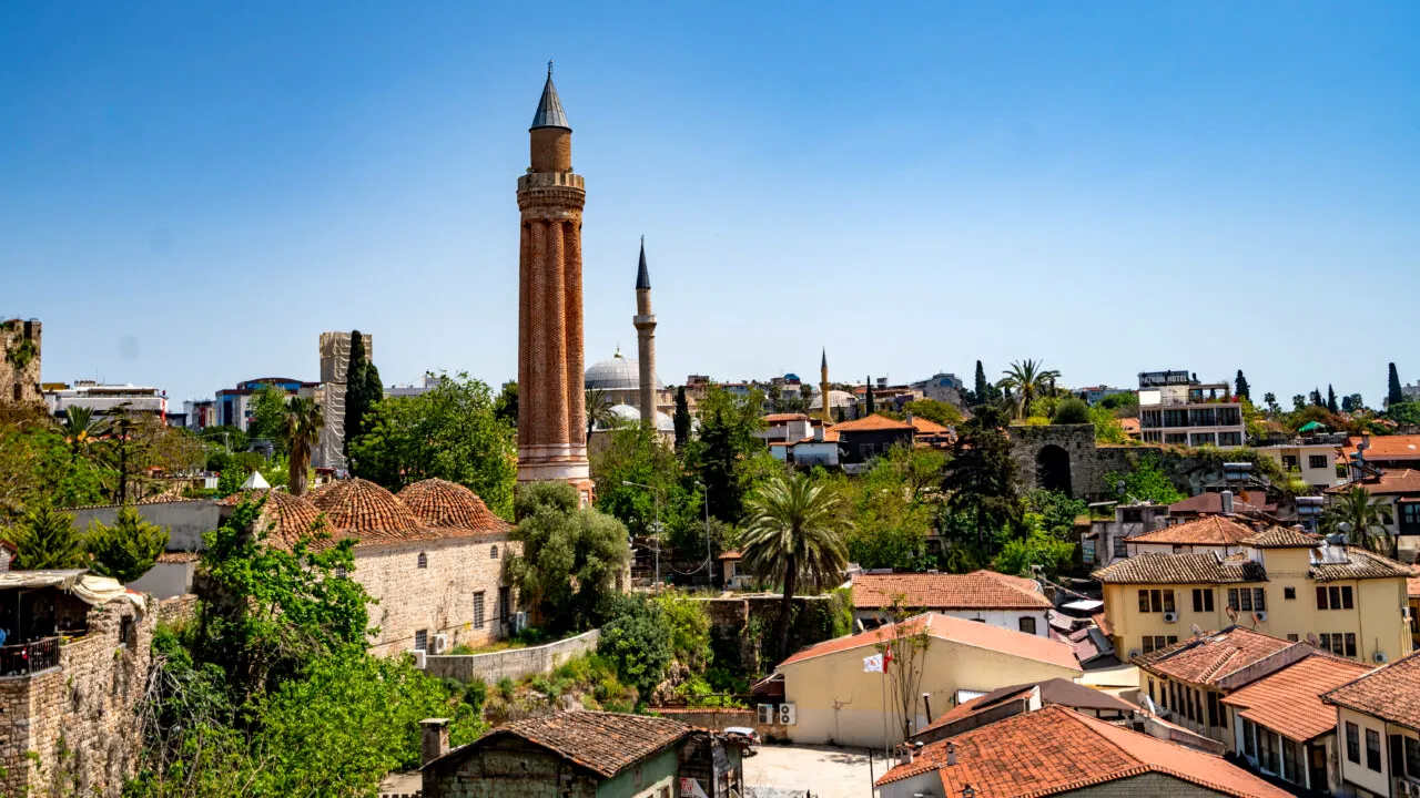 Români furaţi la unul dintre cele mai mari hoteluri din Turcia. Cum operează cameristele, de fapt