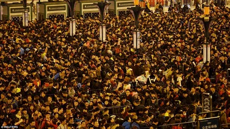 Ce se întâmplă când trenurile întârzie în China. GALERIE FOTO