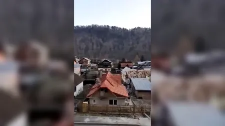 VIDEO | Alunecare de teren în Azuga. Un cartier cu 20 de familii a fost evacuat