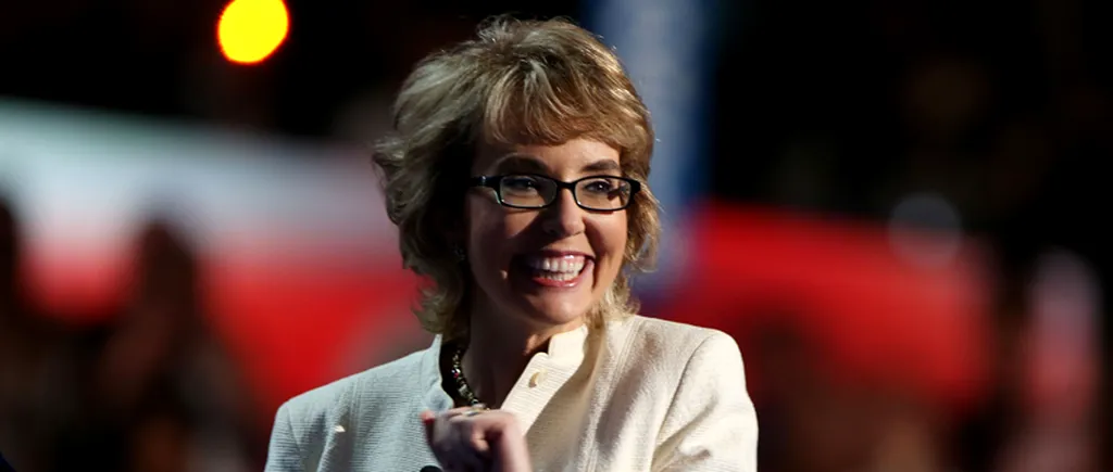 Gabrielle Giffords, împușcată în cap în 2011 în atacul din Tucson, a fost prezentă pe scena convenției democrate 