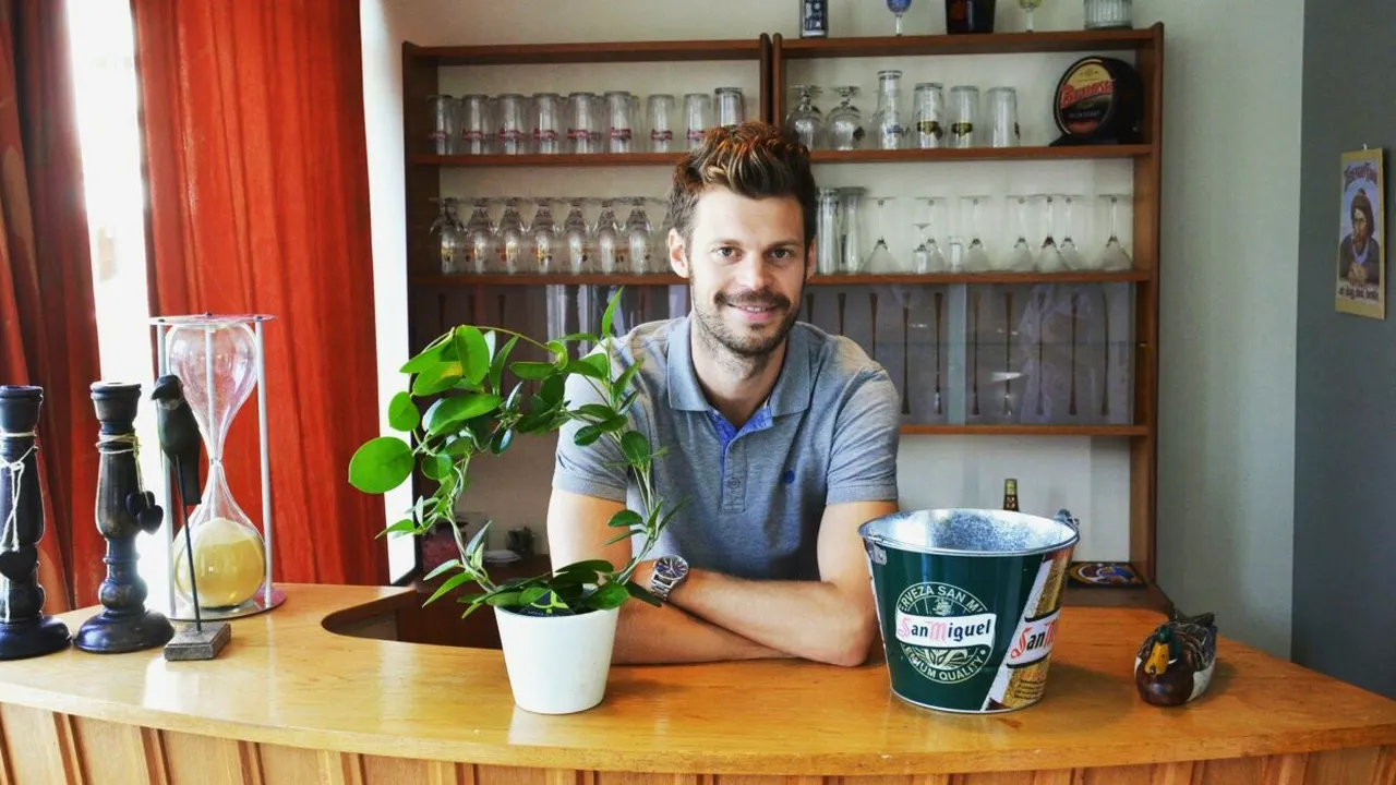 Incredibil! Ce a putut să facă un cunoscut politician într-un aeroport. Bărbatul a fost amendat!