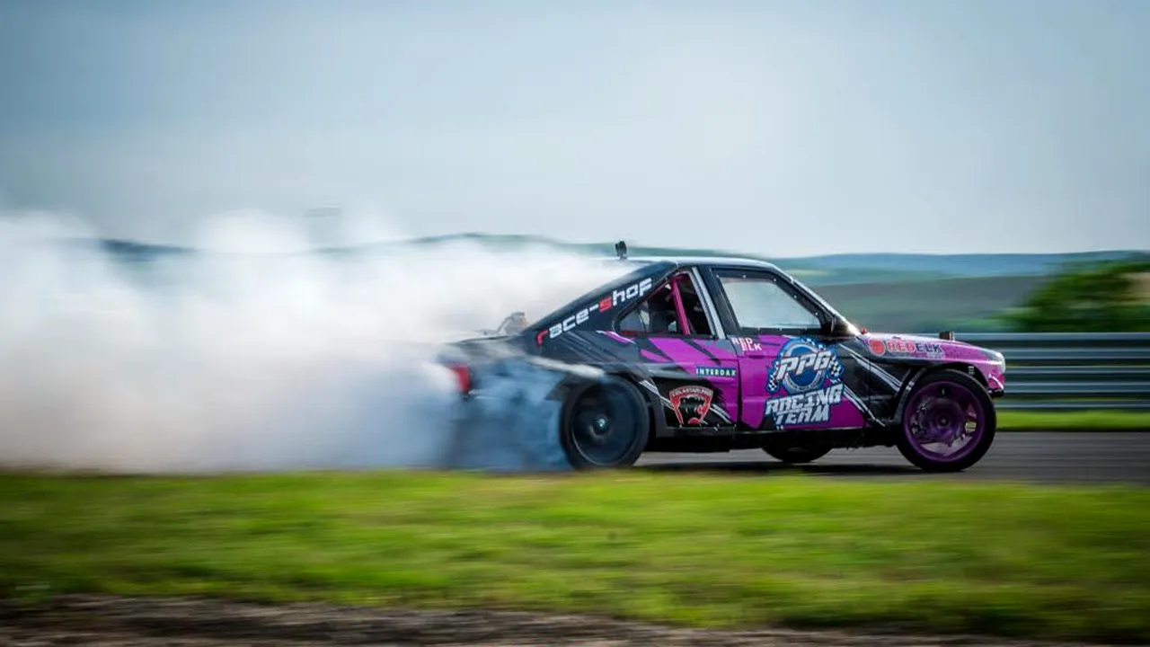 Cine se BATE la titlu Campionatul Național de Drift? Finala are loc în weekend pe Transilvania Motor Ring