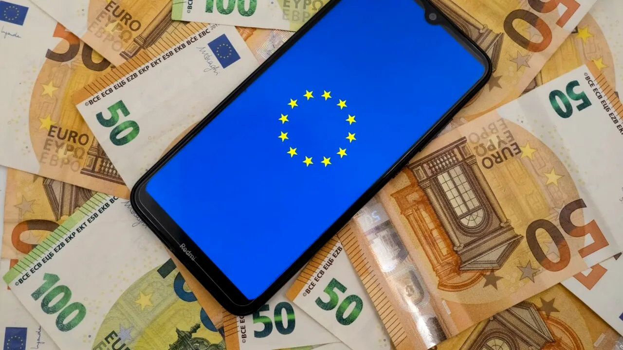 BCE avansează proiectul privind eventuala introducere a unei monede euro digitale