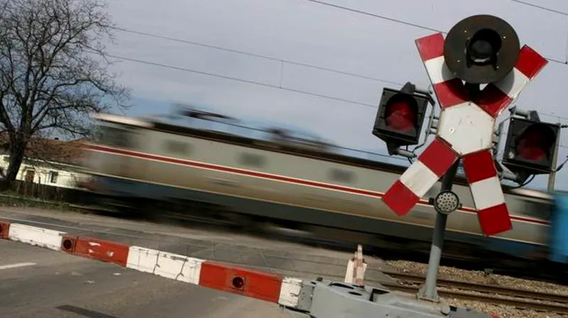 Gest disperat. O femeie cu fiul ei în brațe s-a aruncat în fața unui tren