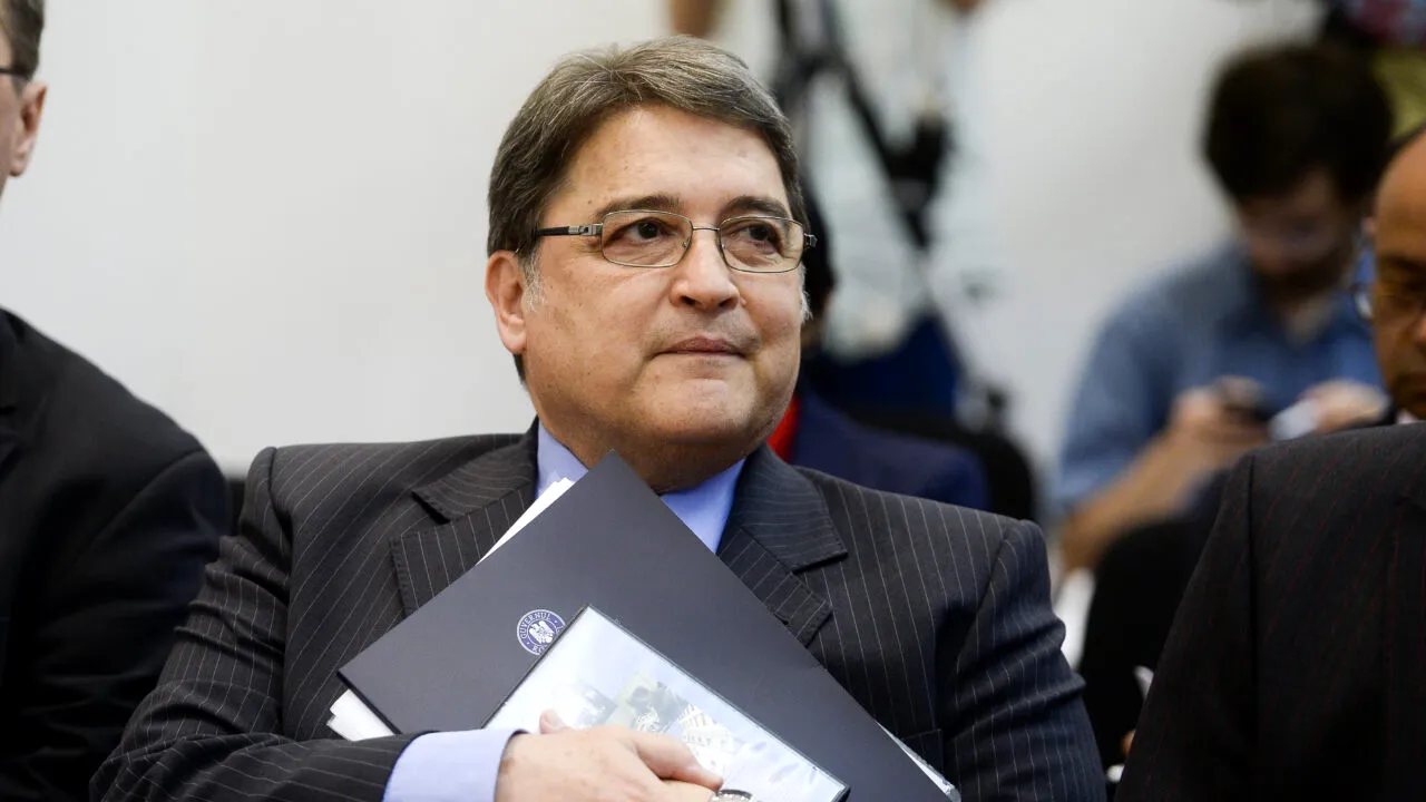 Emil Hurezeanu, chemat în PARLAMENT de USR: „Cum am ajuns nepoftiții de la Paris după ce am fost oaia neagră de la Munchen?”