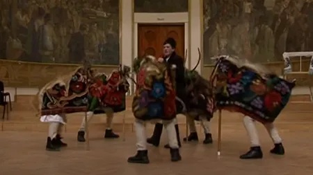 Tradiția unică a BELCIUGARILOR și colindul care vestește Crăciunul de peste DOUĂ SECOLE, în satele din Bistrița-Năsăud