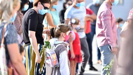 Prefectul Capitalei a decis: masca de protecție, obligatorie în jurul școlilor!