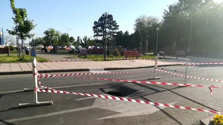 Faleza Dunării se prăbușește din nou în Galați: O gaură uriașă a apărut în asfalt. VIDEO și FOTO