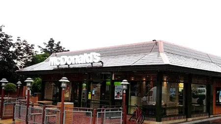 Clienții McDonald's și fanii echipei de fotbal Cambridge United, testați cu etilotestul. Ce a impus această măsură drastică