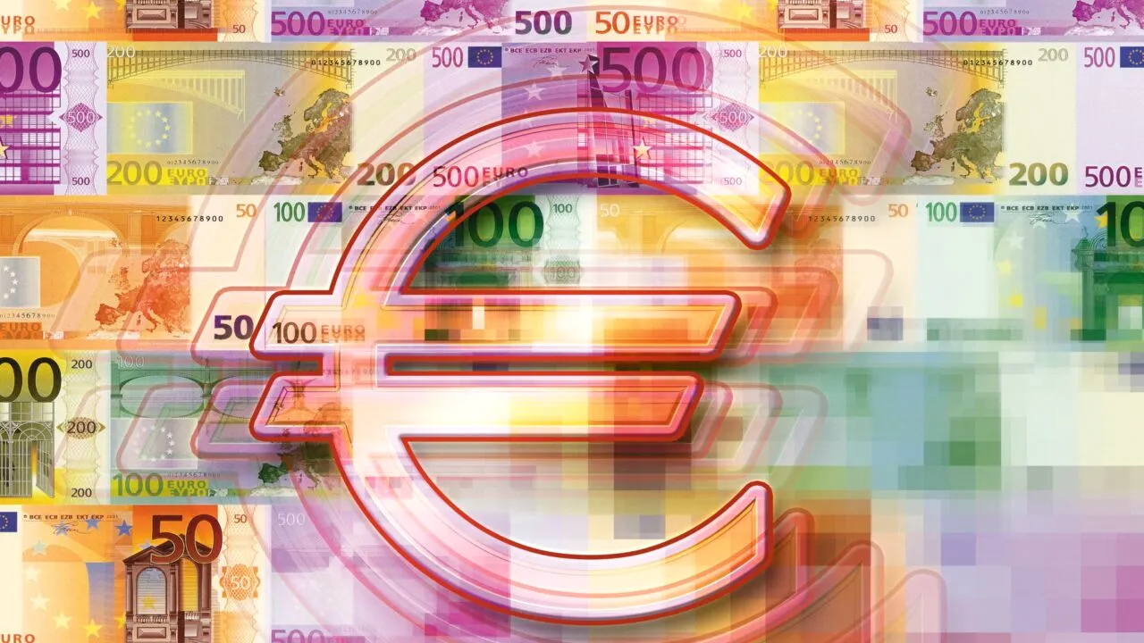 A început operațiunea de RETRAGERE a două bancnote europene în forma actuală. Erau cele mai folosite, dar și foarte falsificate