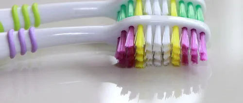 8 lucruri pe care le poți curăța cu o periuță de dinți
