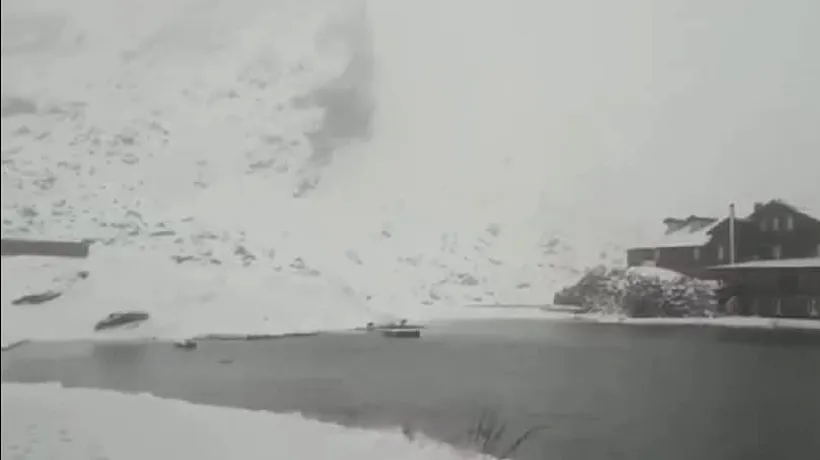 Iarna și-a intrat în drepturi: Stratul de zăpadă a atins 22 de centimetri la Bâlea Lac / Avertismentul salvamontiștilor - VIDEO