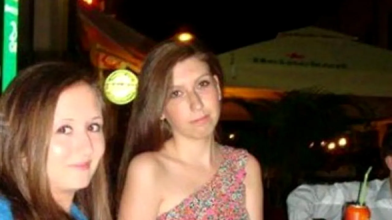 Cine este al treilea personaj din această fotografie?