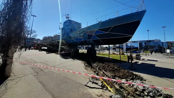 Vaporașele din Constanța, un simbol al litoralului, dezmembrate, după ce Primăria le-a vândut la fier vechi. Ce se construiește în locul lor