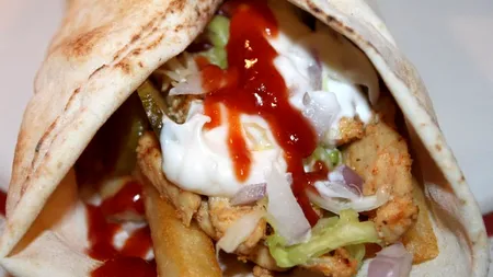 Un restaurant mediu din Capitală va plăti impozit forfetar de 4.000 euro, o shaormerie 3.000 euro