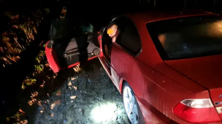 Scenă neașteptată de Revelion: Un tânăr a fost găsit dezbrăcat într-un BMW împotmolit! Ce s-a întâmplat de fapt întrece orice imaginație: „Veniți să-mi aduceți haine, țigări și mâncare!” - VIDEO