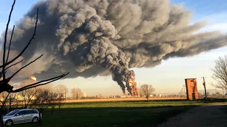 Explozie puternică la o rafinărie din nordul Italiei. VIDEO și GALERIE FOTO