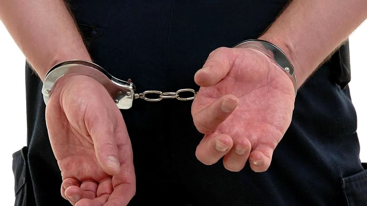 Sibian care ar fi determinat mai multe tinere, între care o minoră, să se prostitueze, reținut