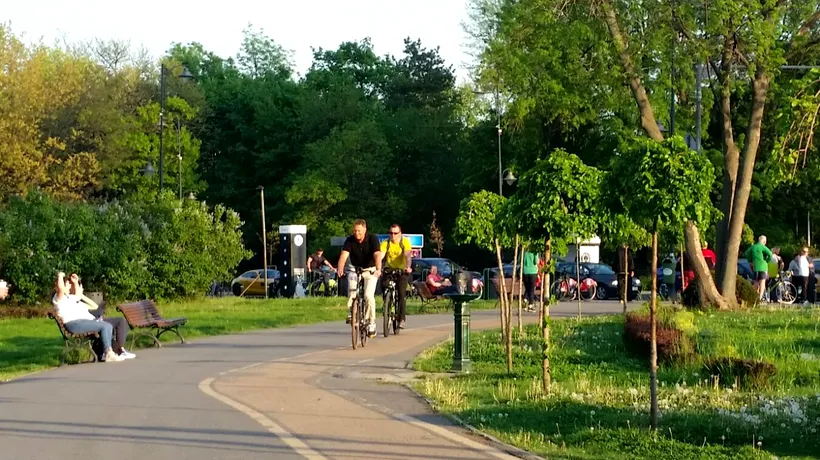 Iohannis, despre traficul din București, după o plimbare cu bicicleta: Infernal 